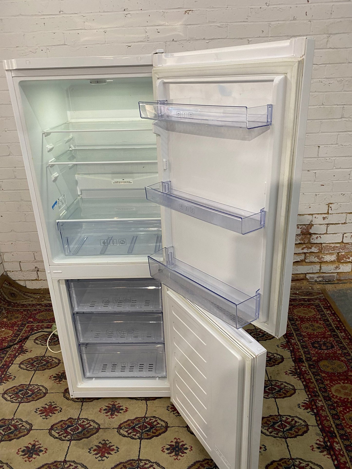 🚐🚐Beautiful Beko Fridge Freezer For Sale