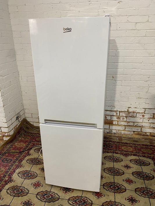 🚐🚐Beautiful Beko Fridge Freezer For Sale