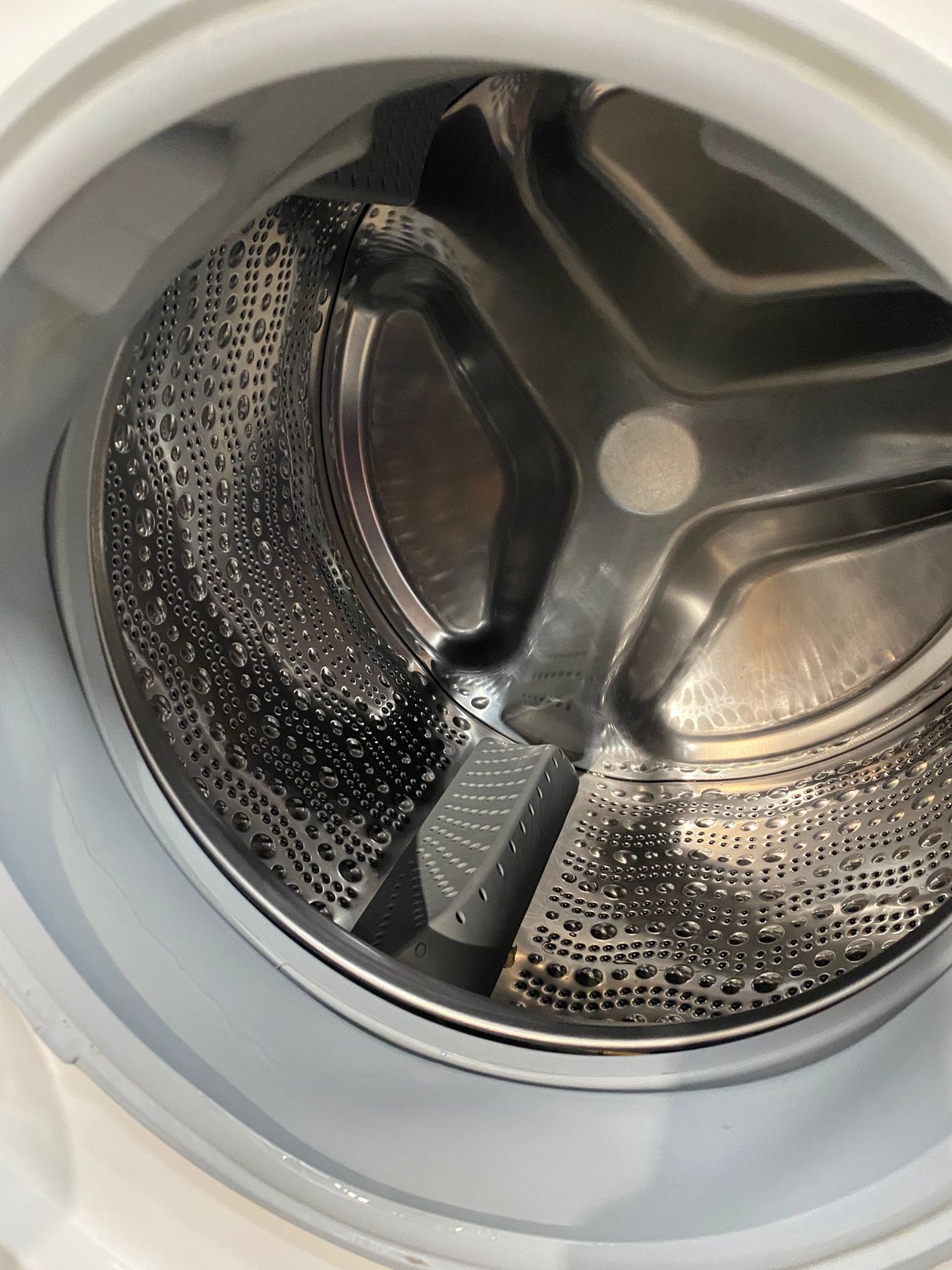 ✅🚚Beautiful Latest Model Bosch 9KG Series 6 Washing Machine For Sale