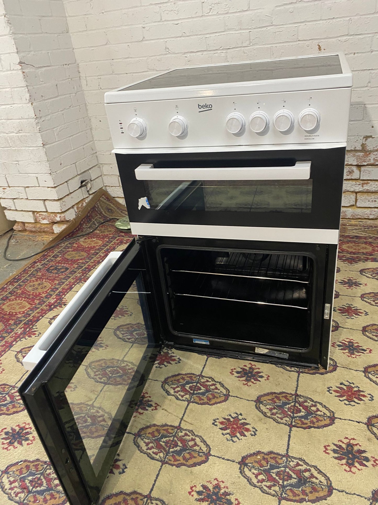 🚐🚐Beautiful Beko White 60CM Electric Ceramic Cooker With Oven/Grill For Sale