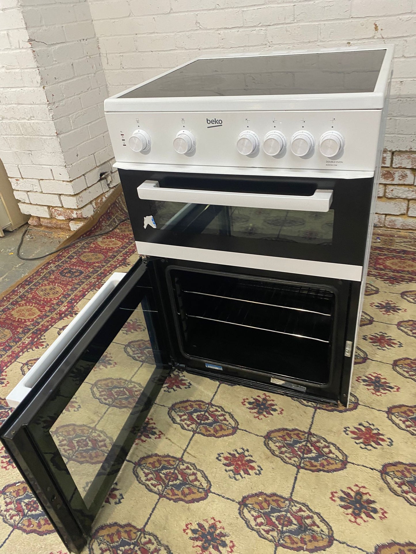 🚐🚐Beautiful Beko White 60CM Electric Ceramic Cooker With Oven/Grill For Sale