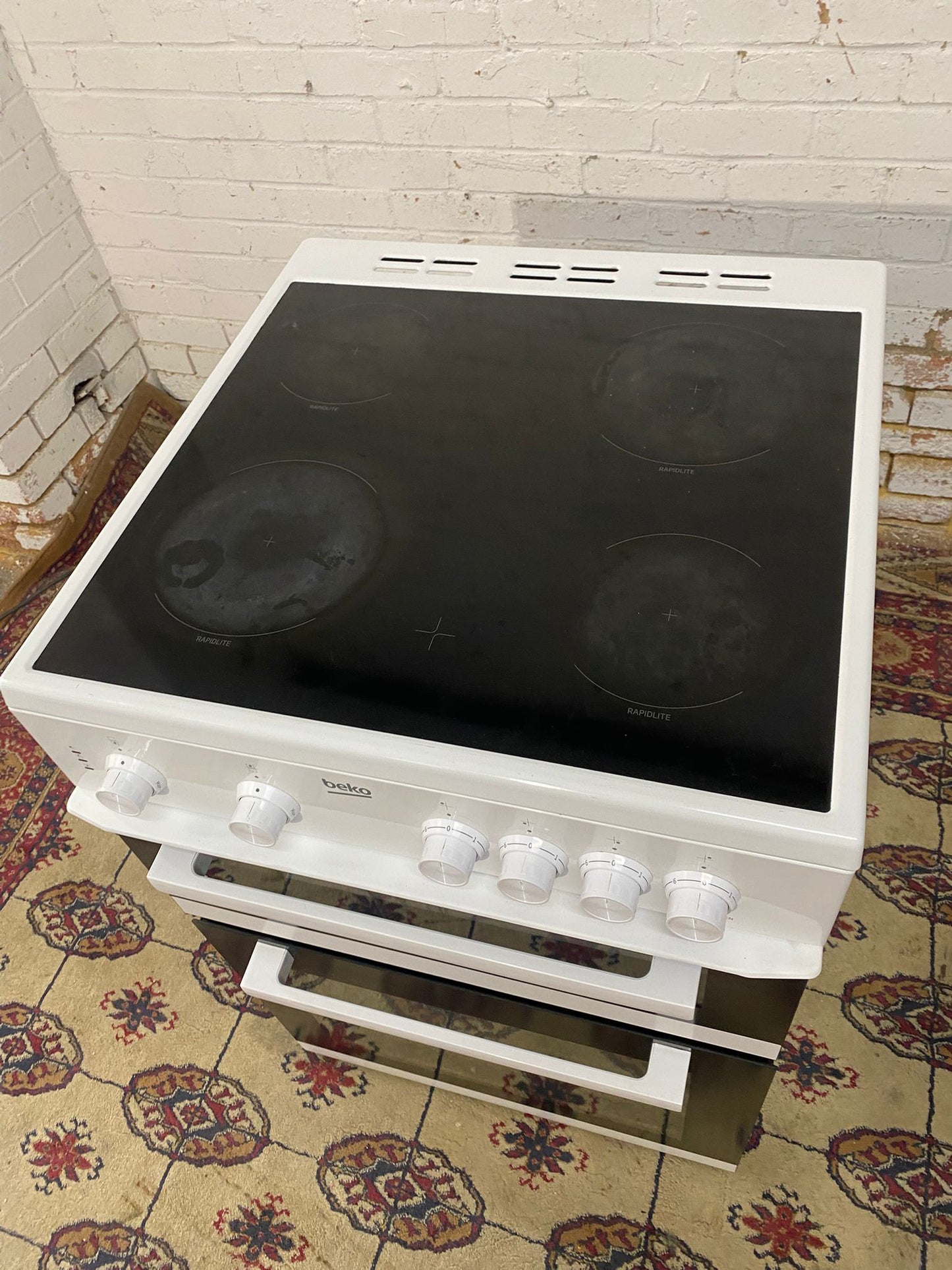 🚐🚐Beautiful Beko White 60CM Electric Ceramic Cooker With Oven/Grill For Sale