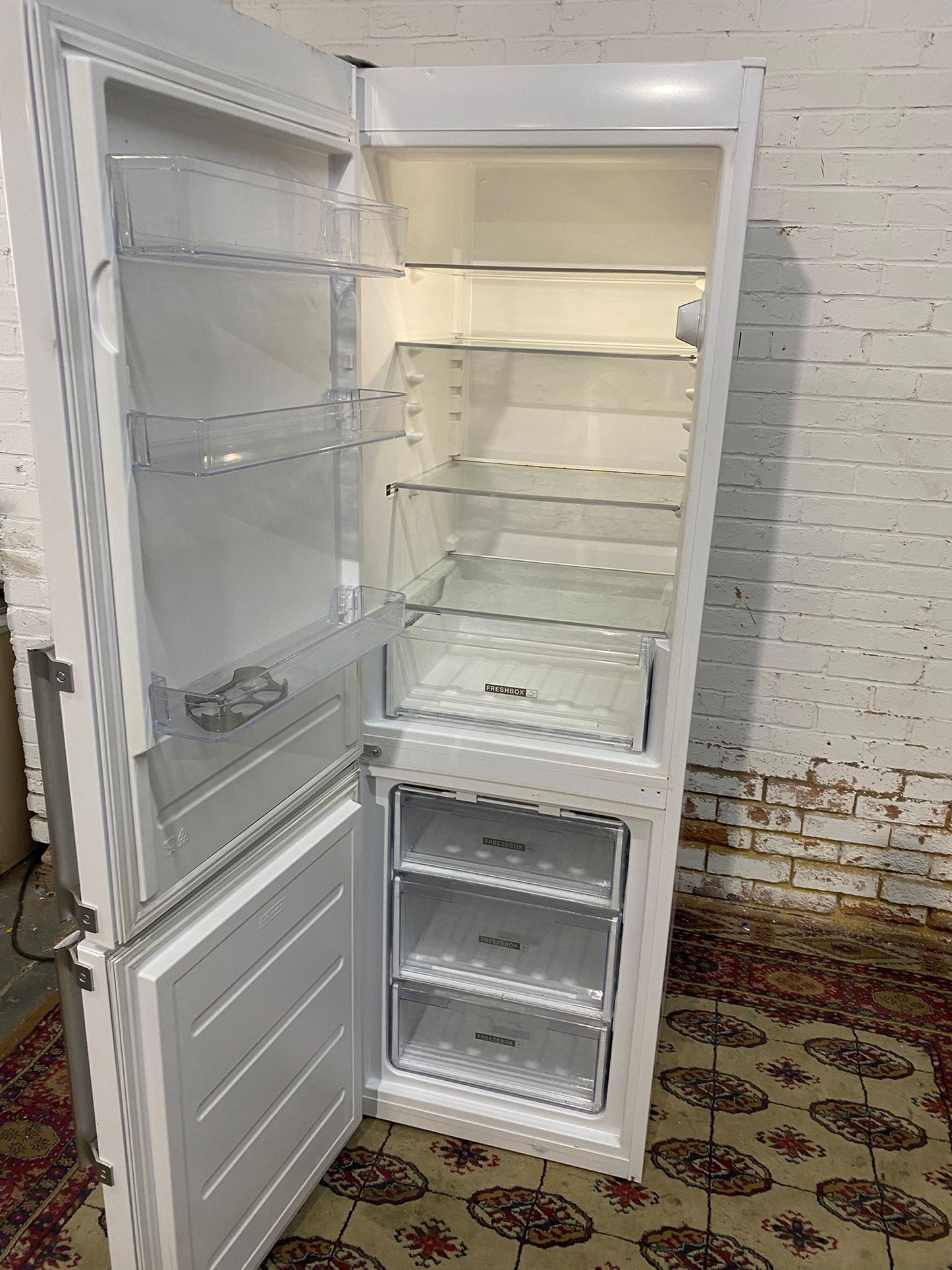 🚐🚐Beautiful Whirlpool Series 6 Fridge Freezer For Sale