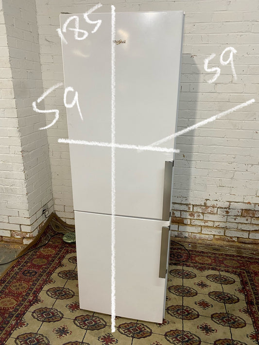 🚐🚐Beautiful Whirlpool Series 6 Fridge Freezer For Sale