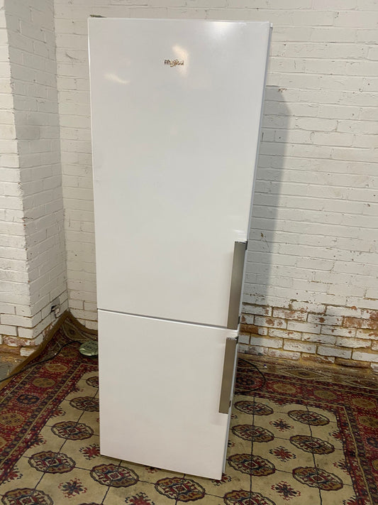 🚐🚐Beautiful Whirlpool Series 6 Fridge Freezer For Sale