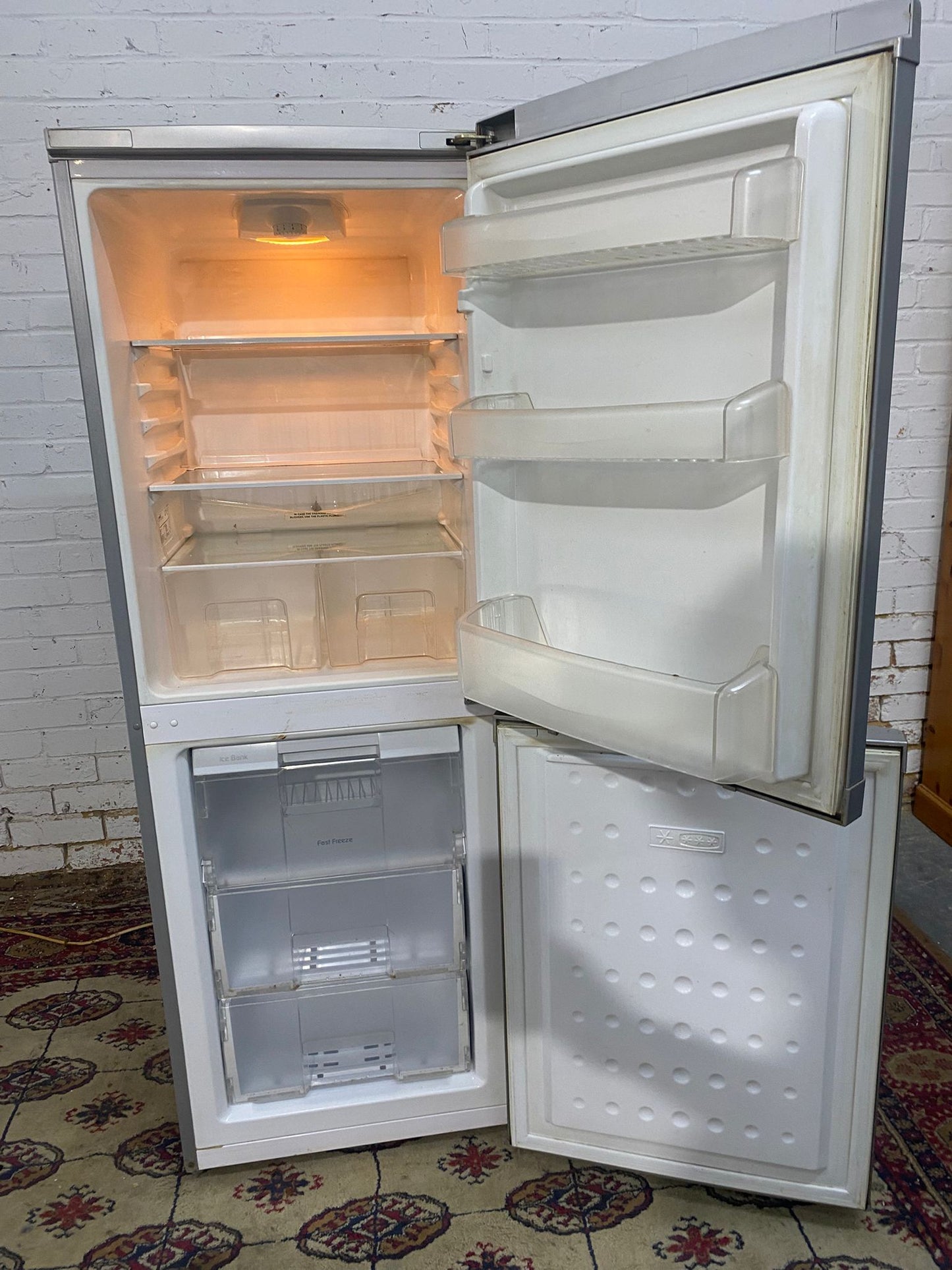 ✅🚐Beautiful Beko 152CM Tall Grey Fridge Freezer For Sale