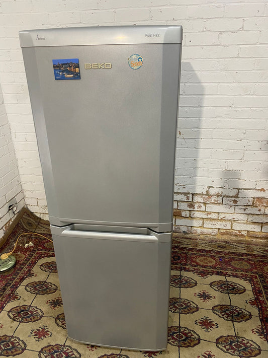 ✅🚐Beautiful Beko 152CM Tall Grey Fridge Freezer For Sale