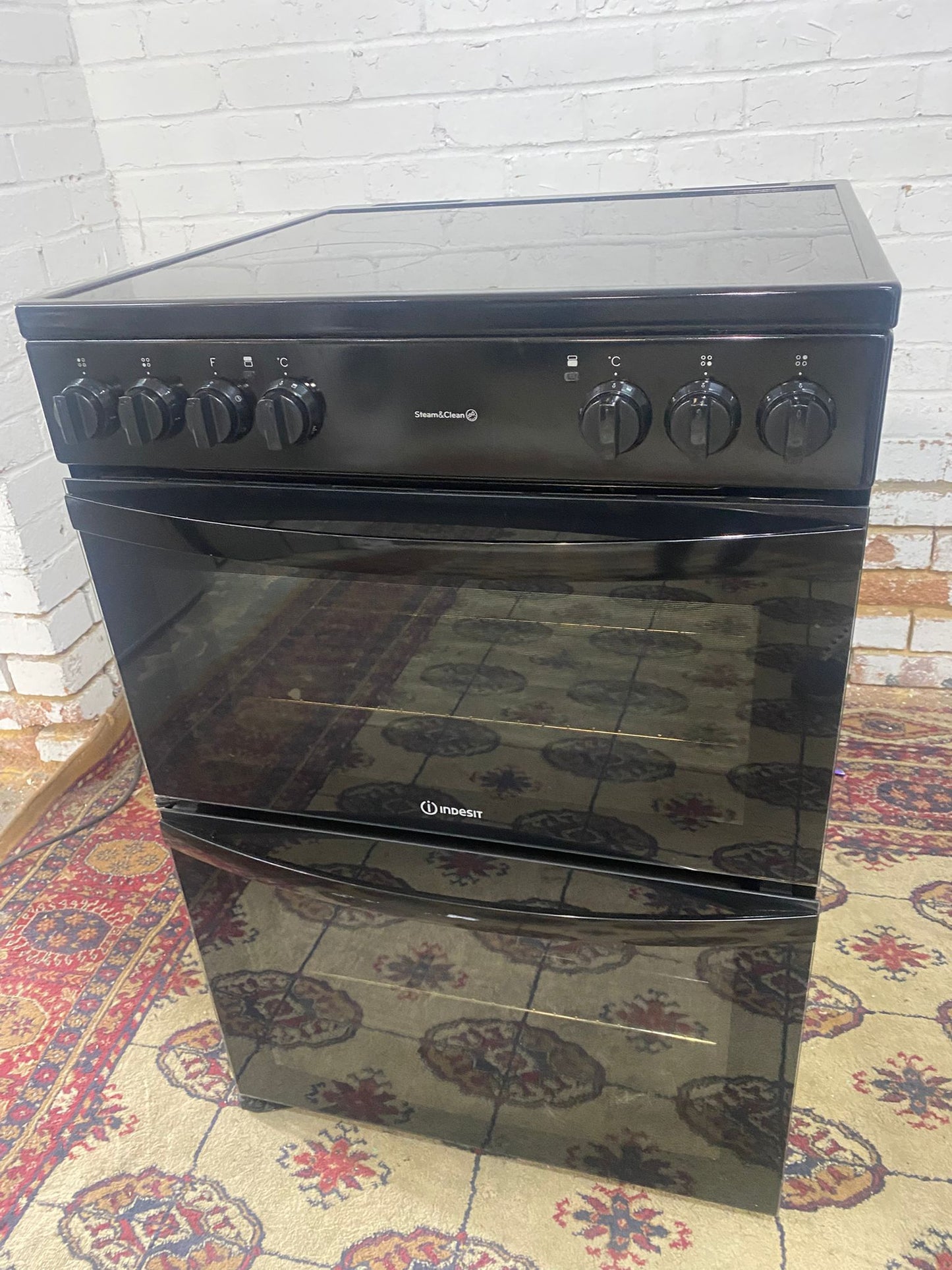 ✅🚐Beautiful Almost New Indesit Black 60CM Electric Ceramic Cooker With Oven/Grill For Sale
