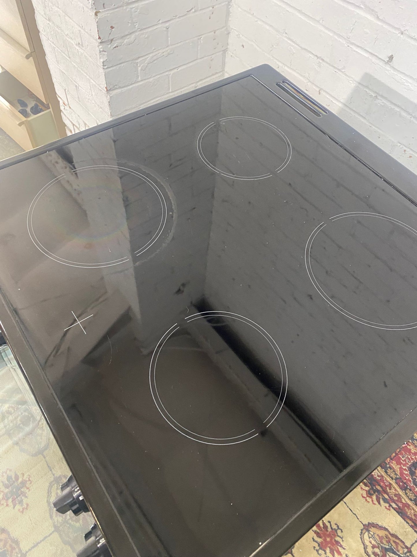 ✅🚐Beautiful Almost New Indesit Black 60CM Electric Ceramic Cooker With Oven/Grill For Sale