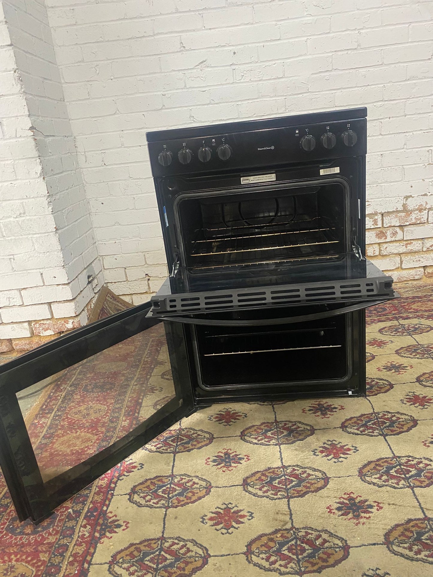 ✅🚐Beautiful Almost New Indesit Black 60CM Electric Ceramic Cooker With Oven/Grill For Sale