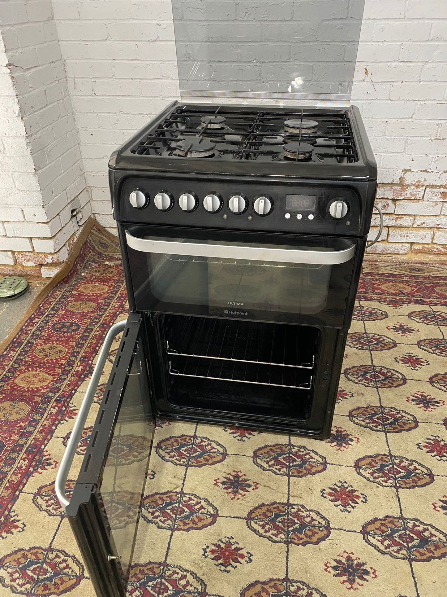 Beautiful HotPoint Black 60CM Gas Cooker With Oven/Grill For Sale