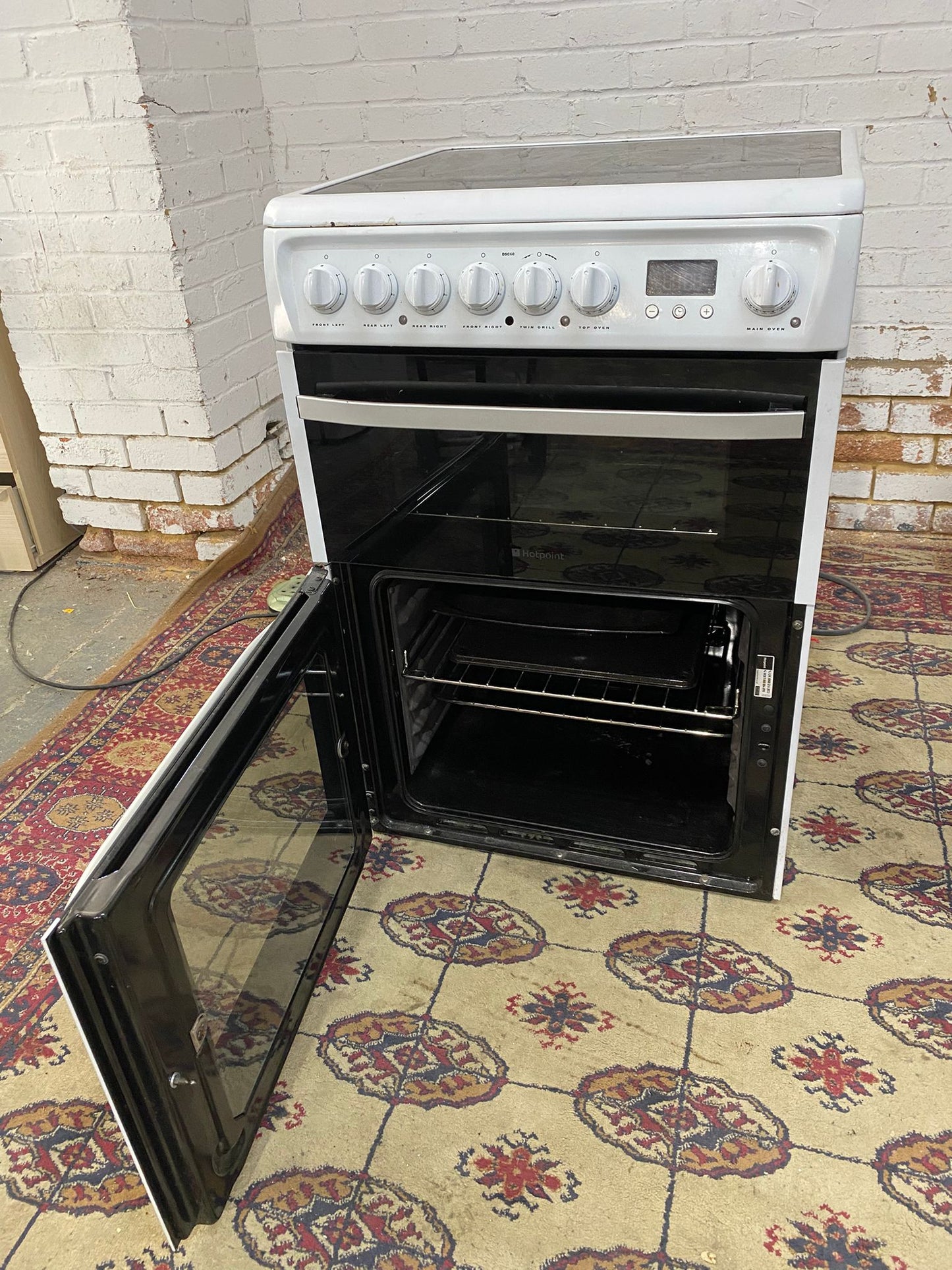 Hotpoint White 60CM Electric Ceramic Cooker With Oven/Grill For Sale
