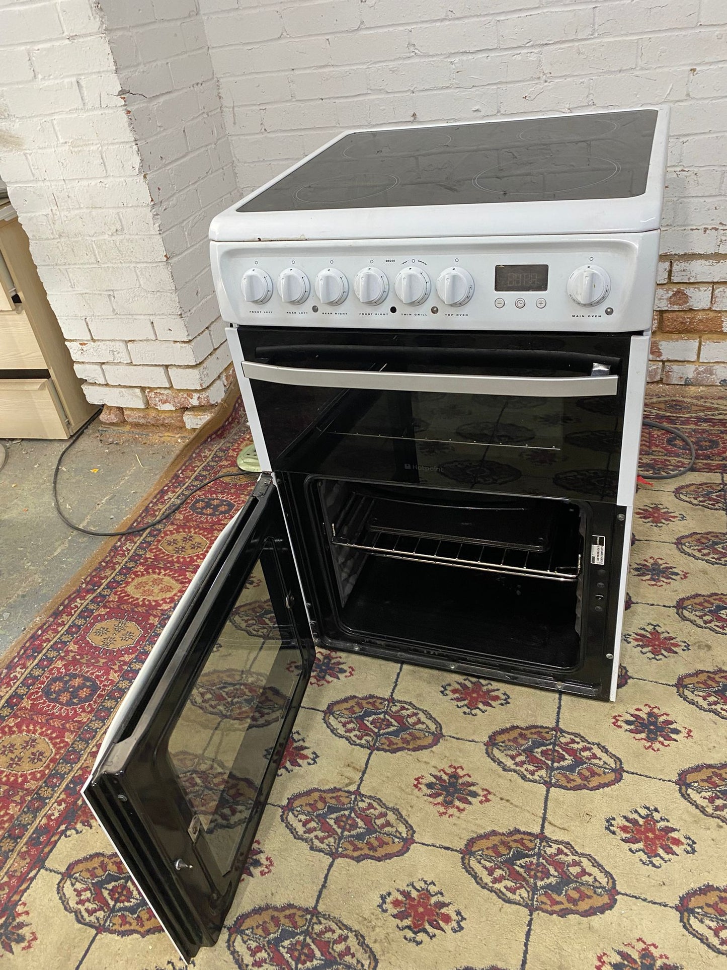 Hotpoint White 60CM Electric Ceramic Cooker With Oven/Grill For Sale