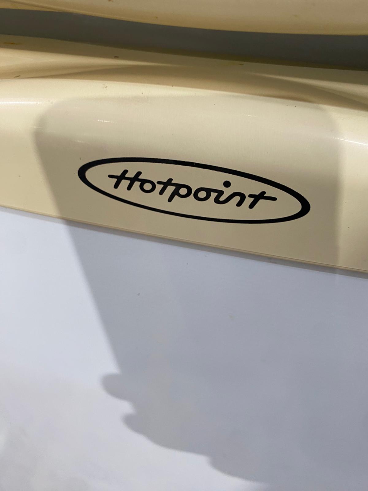 ✅🚐HotPoint Fridge & Freezer On Top For Sale