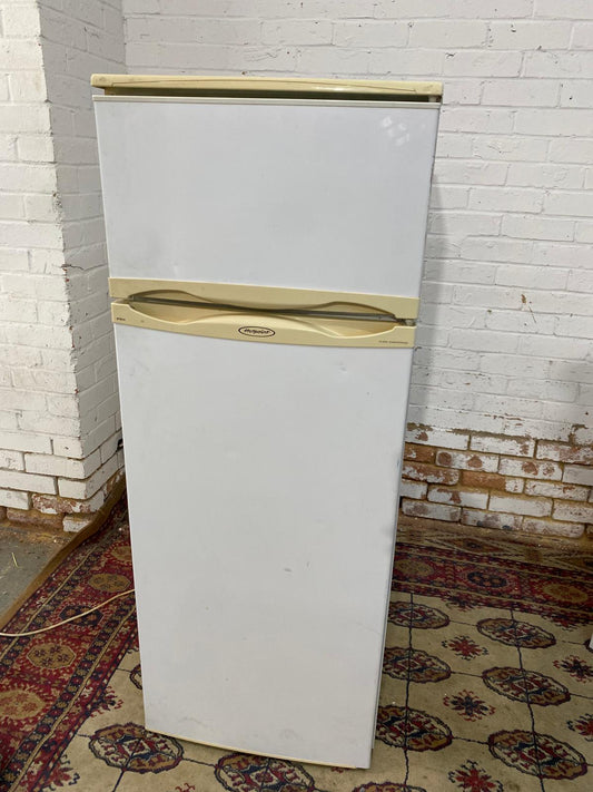 ✅🚐HotPoint Fridge & Freezer On Top For Sale