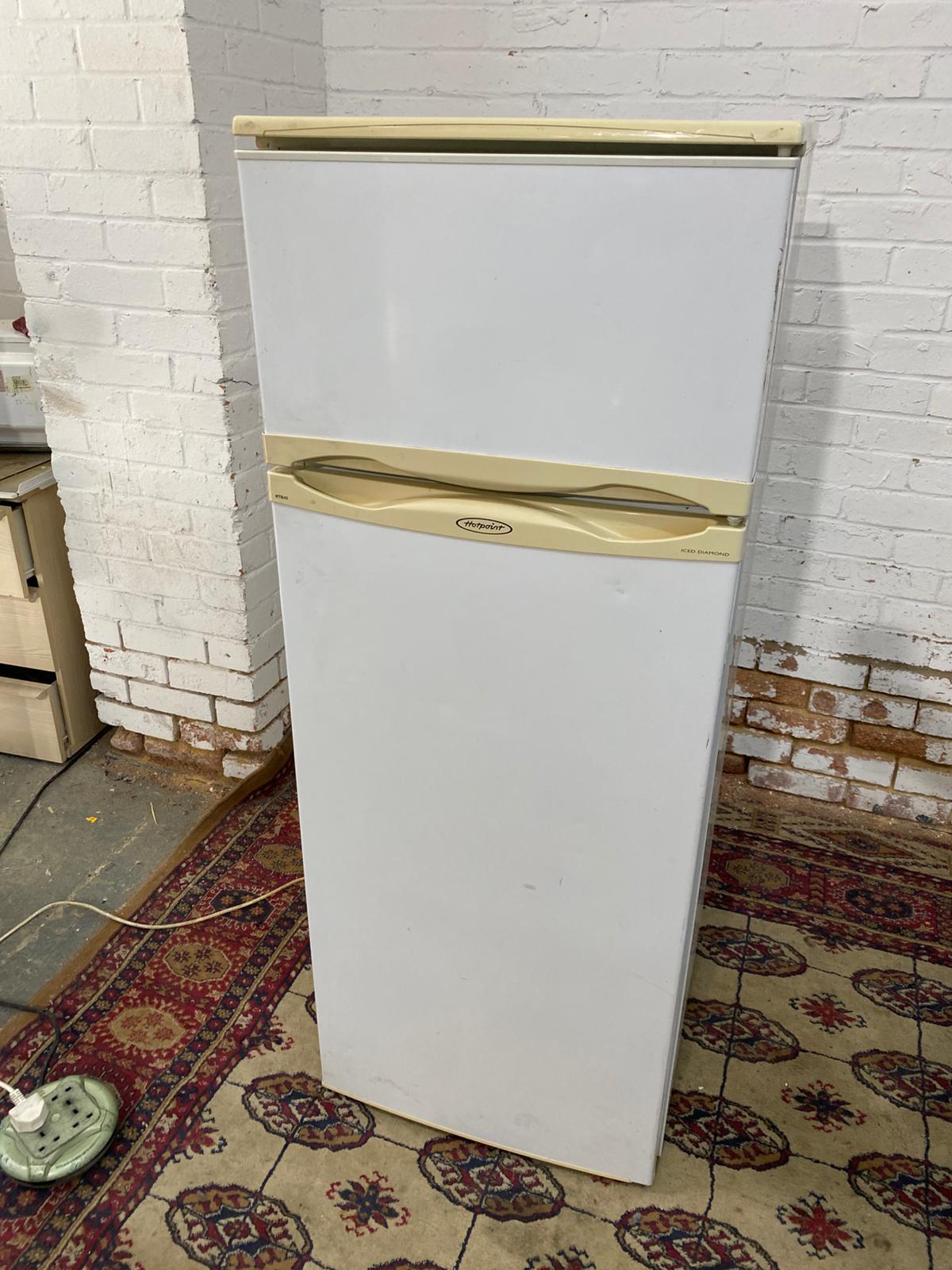 ✅🚐HotPoint Fridge & Freezer On Top For Sale