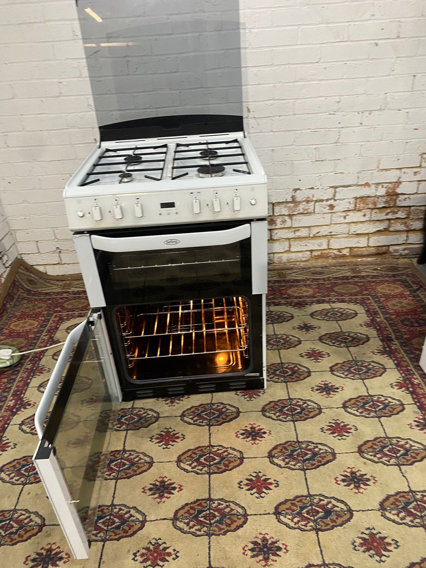 Beautiful Belling 60CM White Gas Cooker With Oven/Grill For Sale