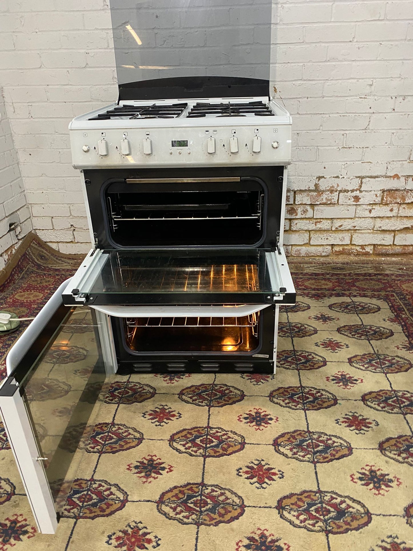 Beautiful Belling 60CM White Gas Cooker With Oven/Grill For Sale