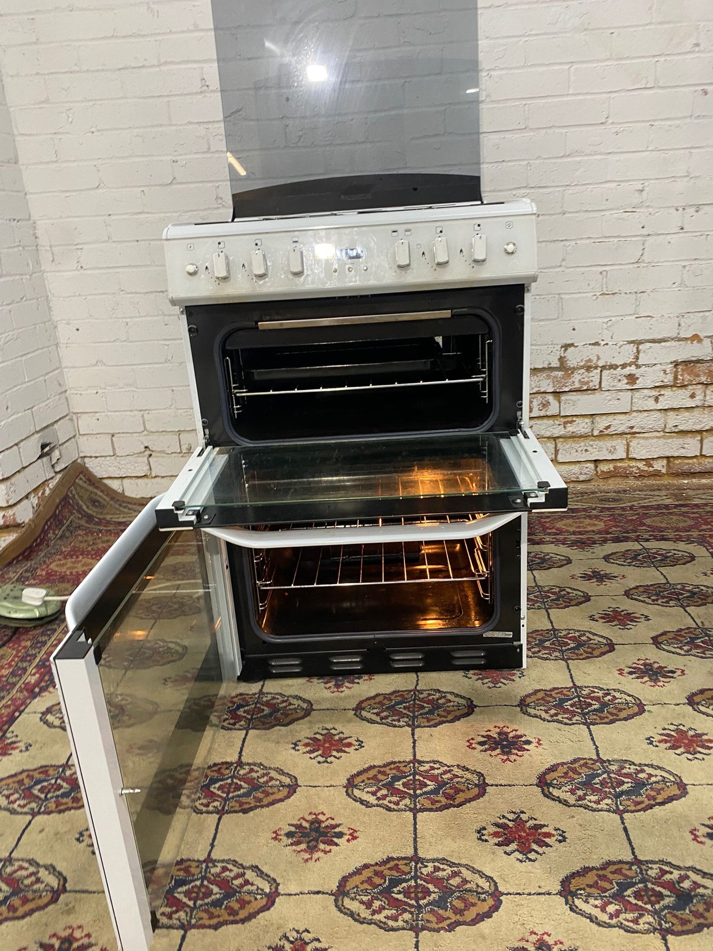 Beautiful Belling 60CM White Gas Cooker With Oven/Grill For Sale