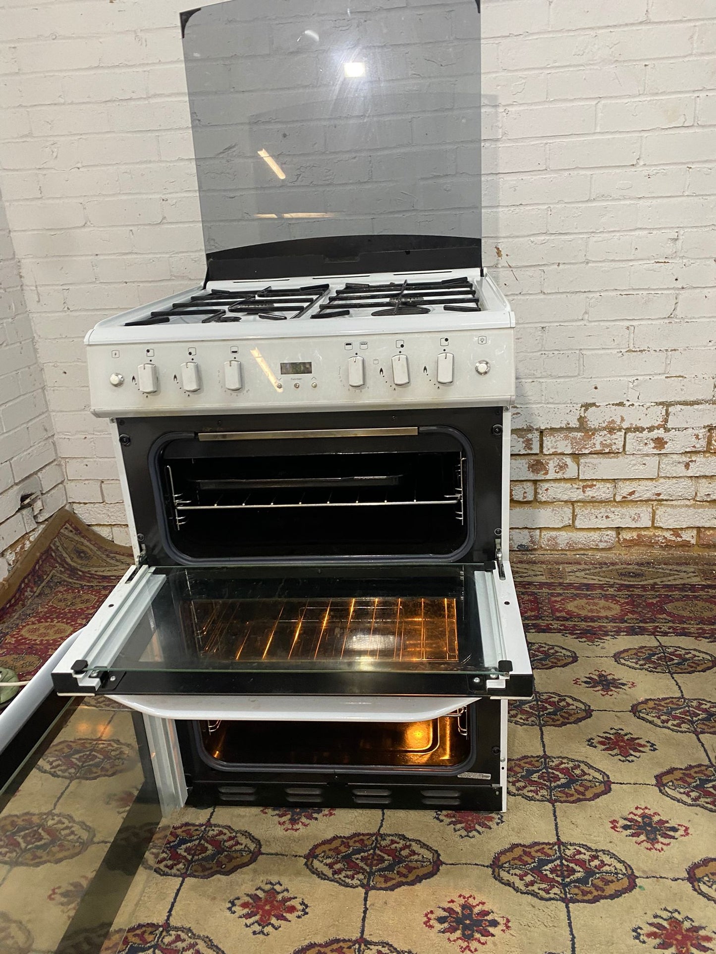 Beautiful Belling 60CM White Gas Cooker With Oven/Grill For Sale