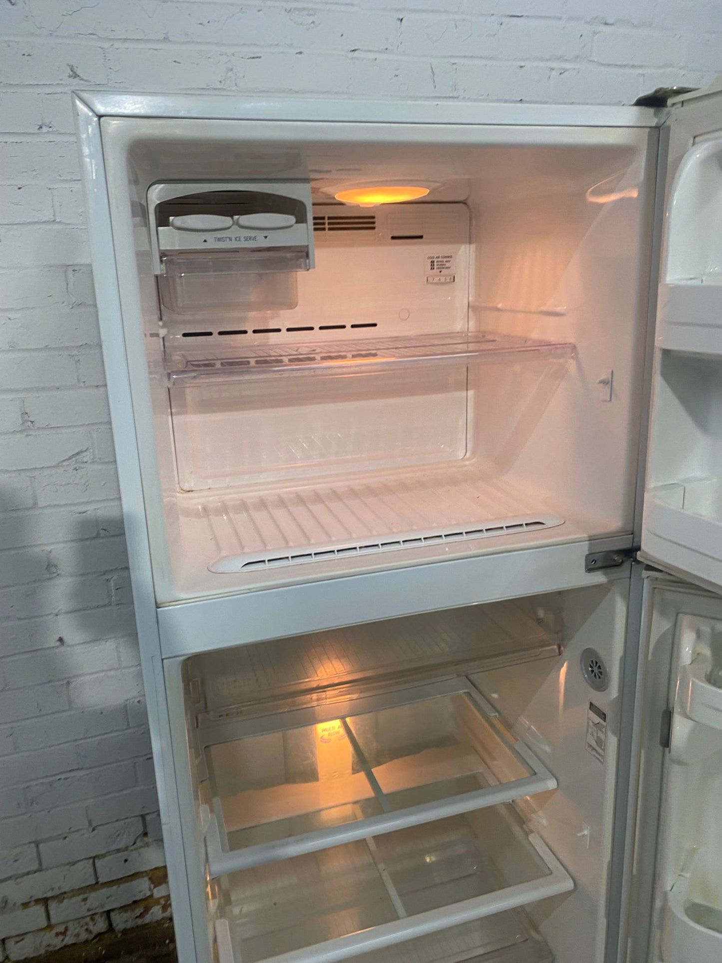 Beautiful LG Fridge & Freezer On Top For Sale