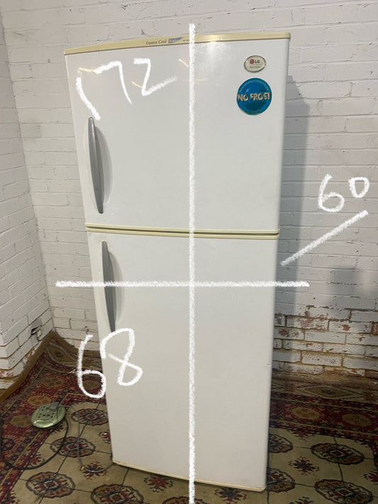 Beautiful LG Fridge & Freezer On Top For Sale