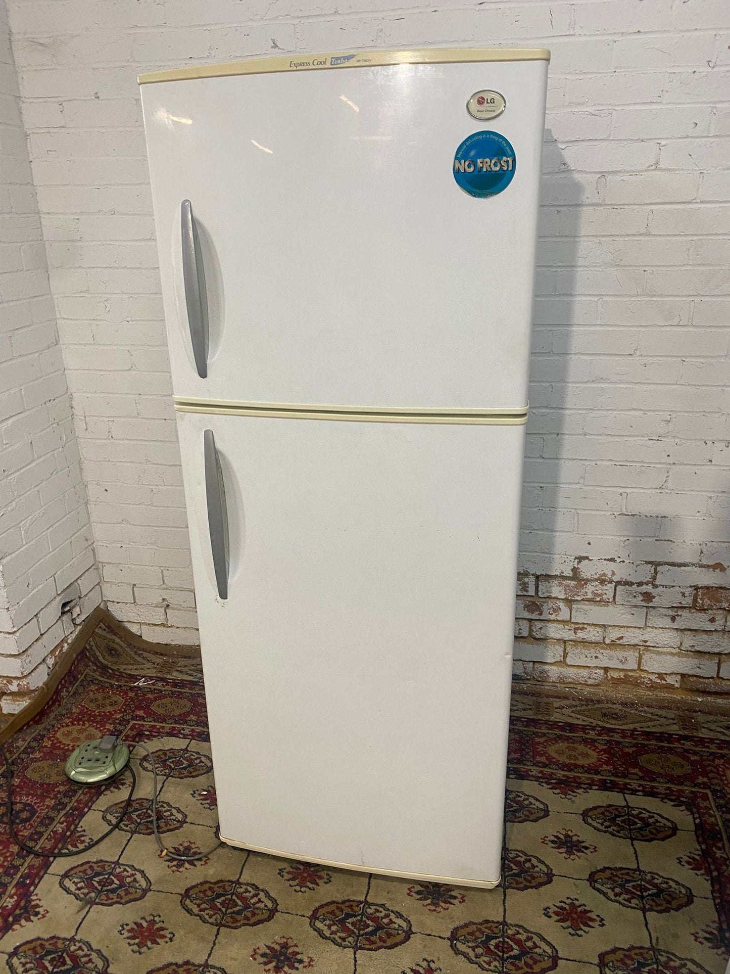 Beautiful LG Fridge & Freezer On Top For Sale