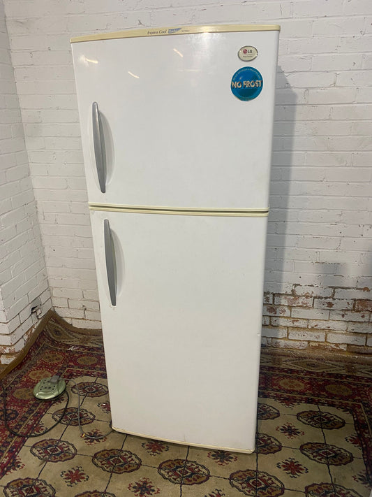 Beautiful LG Fridge & Freezer On Top For Sale