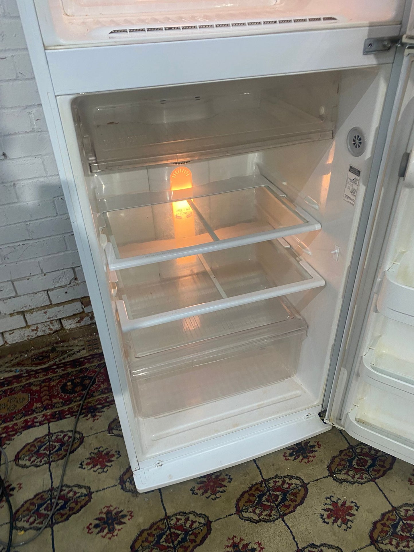 Beautiful LG Fridge & Freezer On Top For Sale