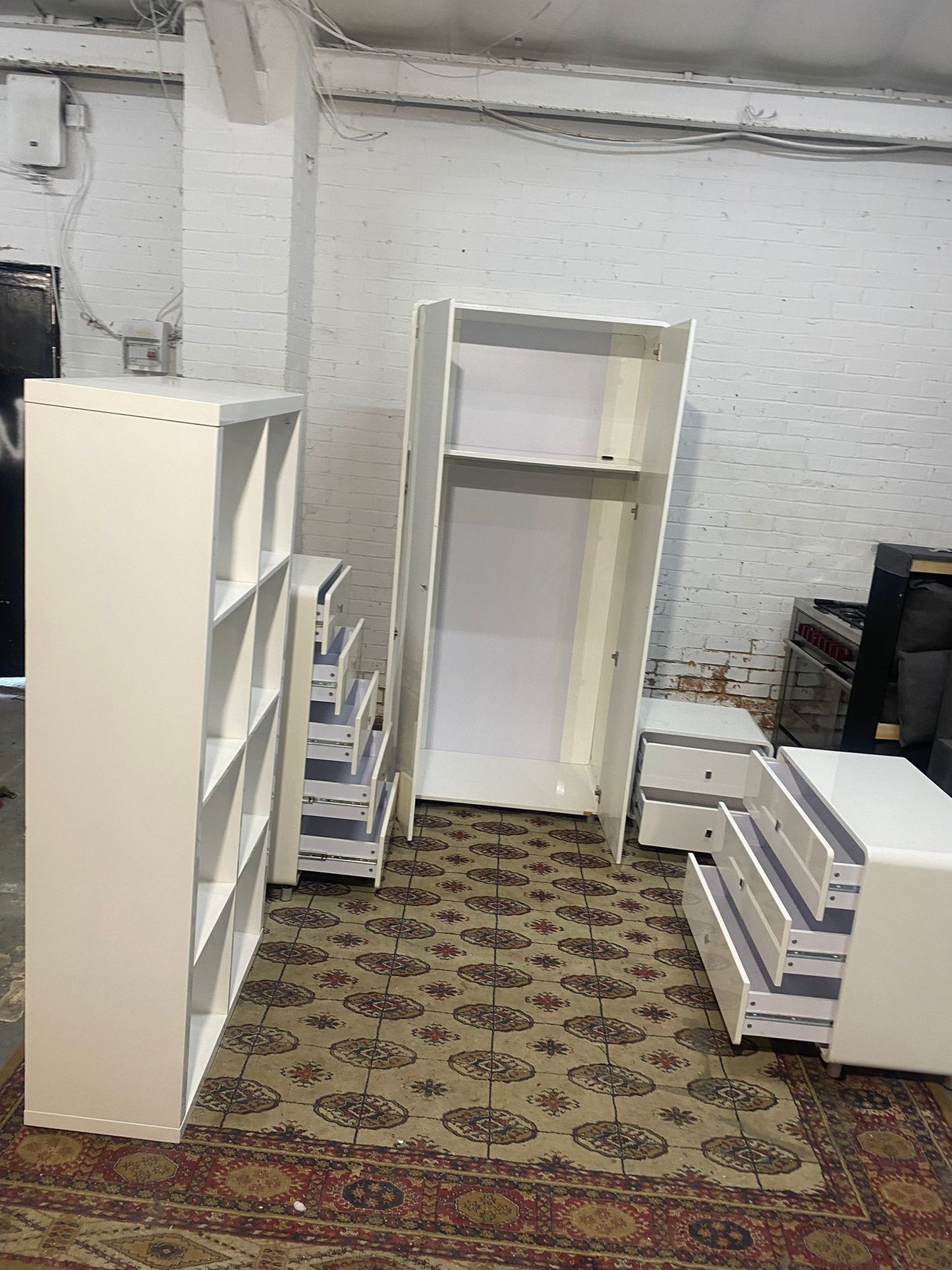 🚚FREE DELIVERY Beautiful Premium High Quality Gloss 5 Pieces BedRoom Set For Sale