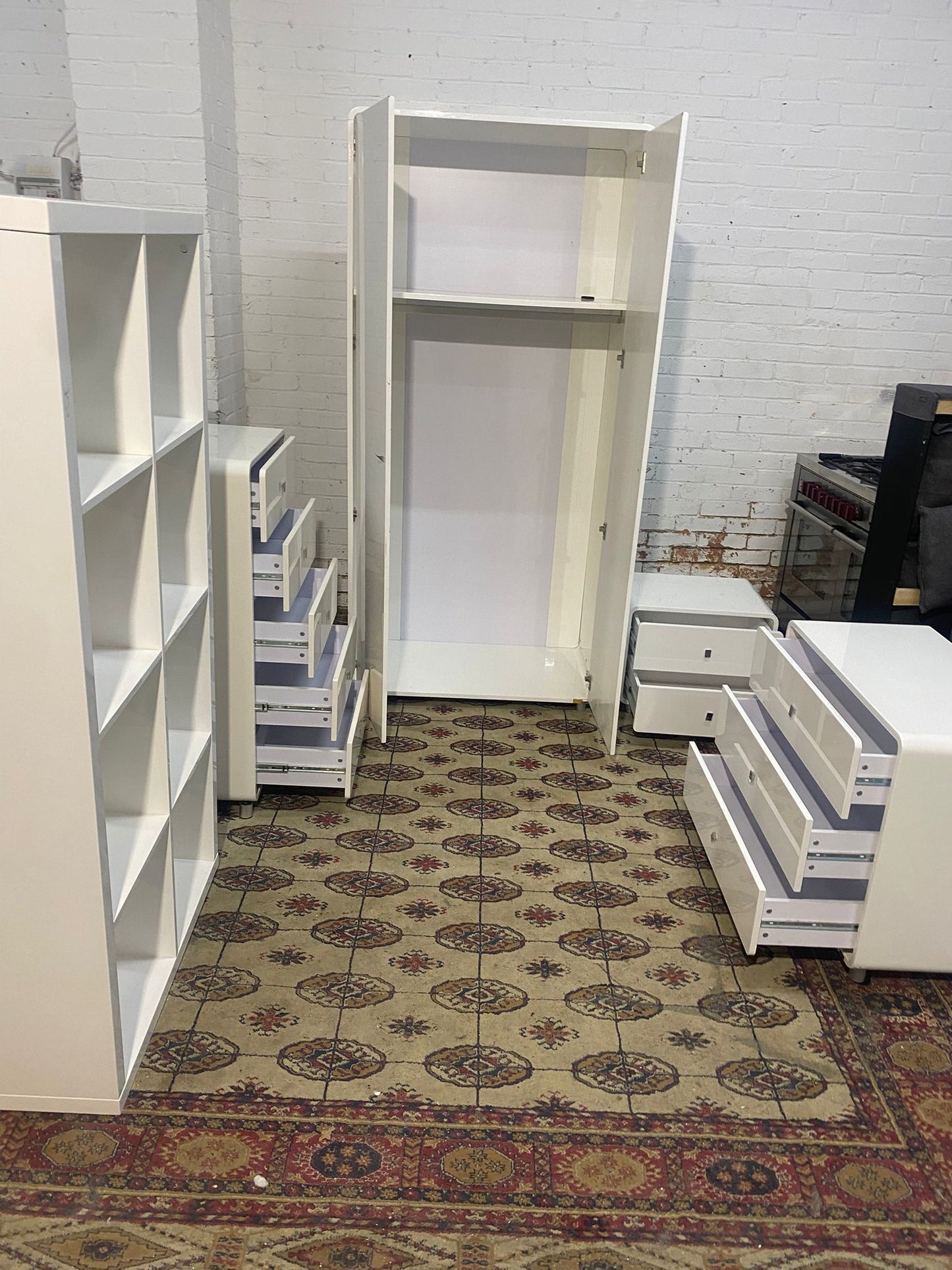 🚚FREE DELIVERY Beautiful Premium High Quality Gloss 5 Pieces BedRoom Set For Sale