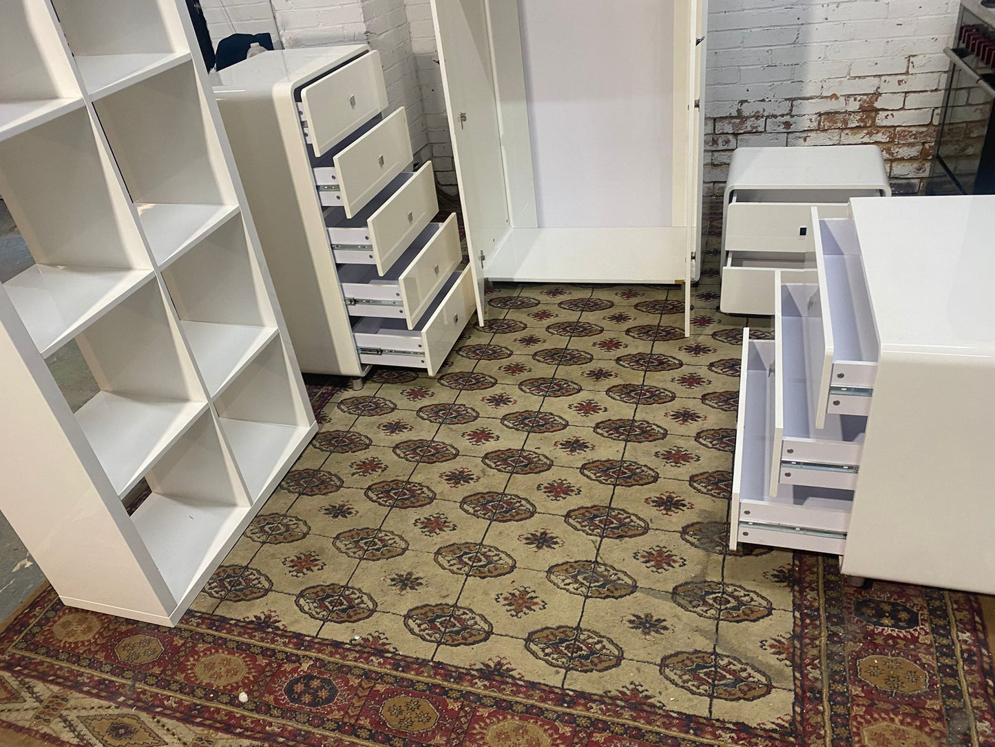 🚚FREE DELIVERY Beautiful Premium High Quality Gloss 5 Pieces BedRoom Set For Sale