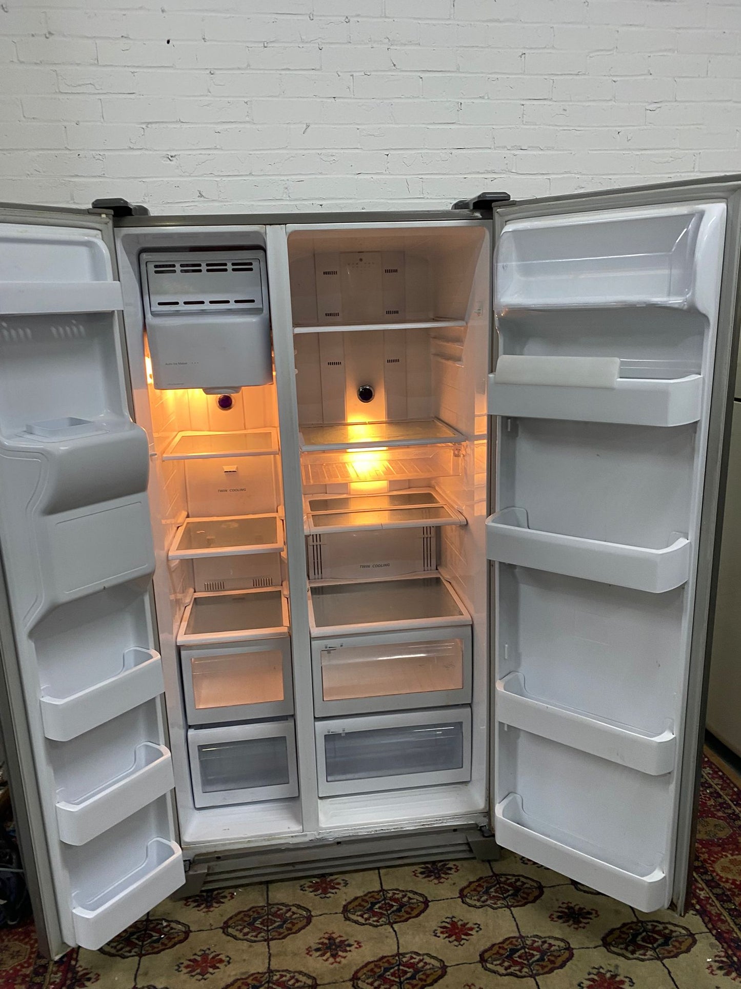 Beautiful Samsung Grey Samsung American With Ice/Water Dispenser Fridge Freezer For Sale