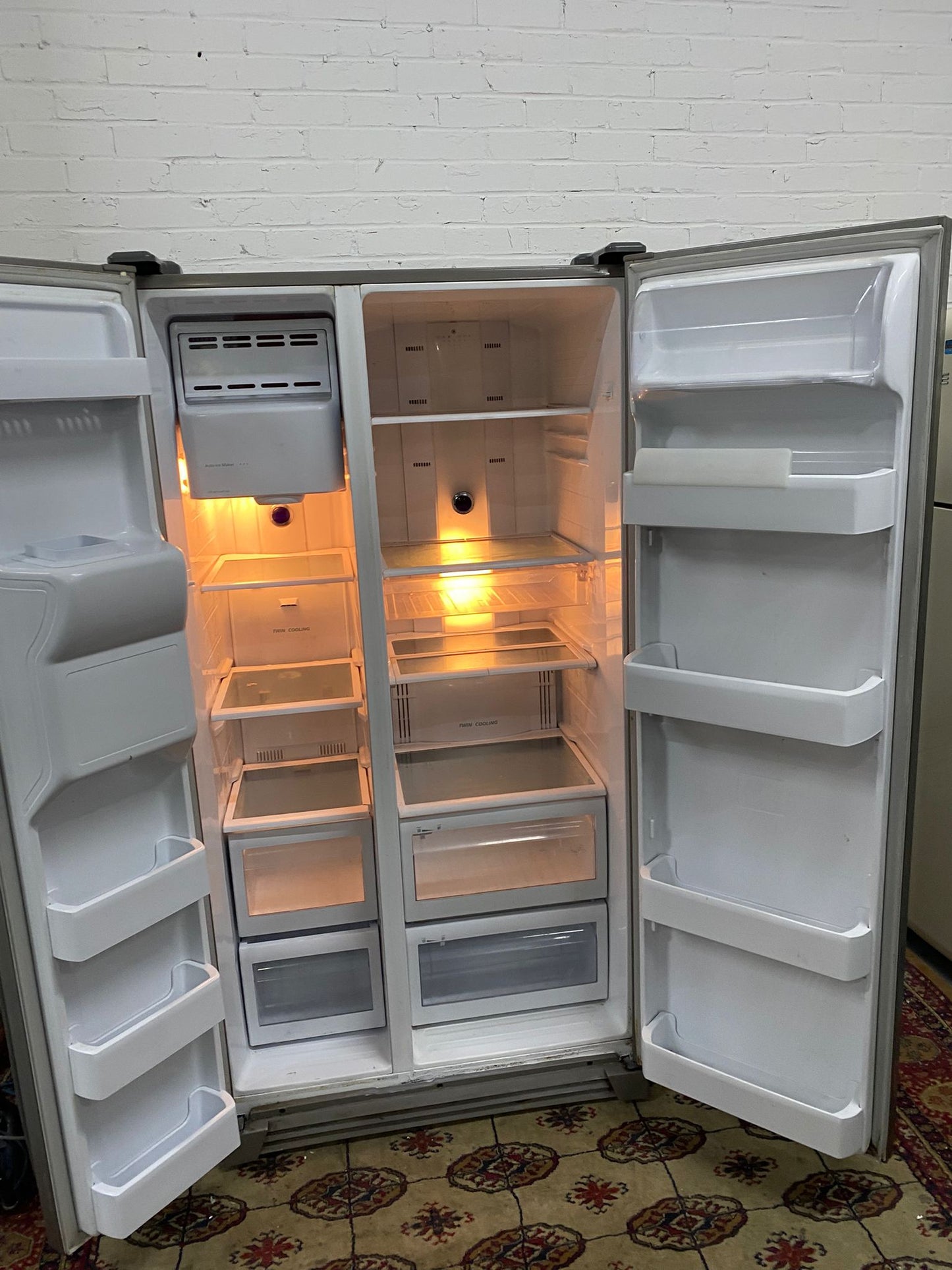 Beautiful Samsung Grey Samsung American With Ice/Water Dispenser Fridge Freezer For Sale