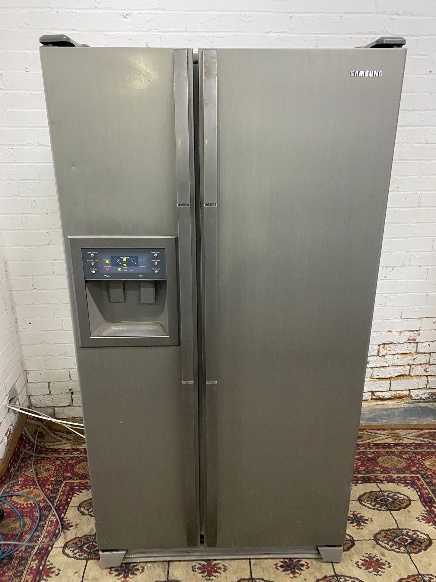 Beautiful Samsung Grey Samsung American With Ice/Water Dispenser Fridge Freezer For Sale