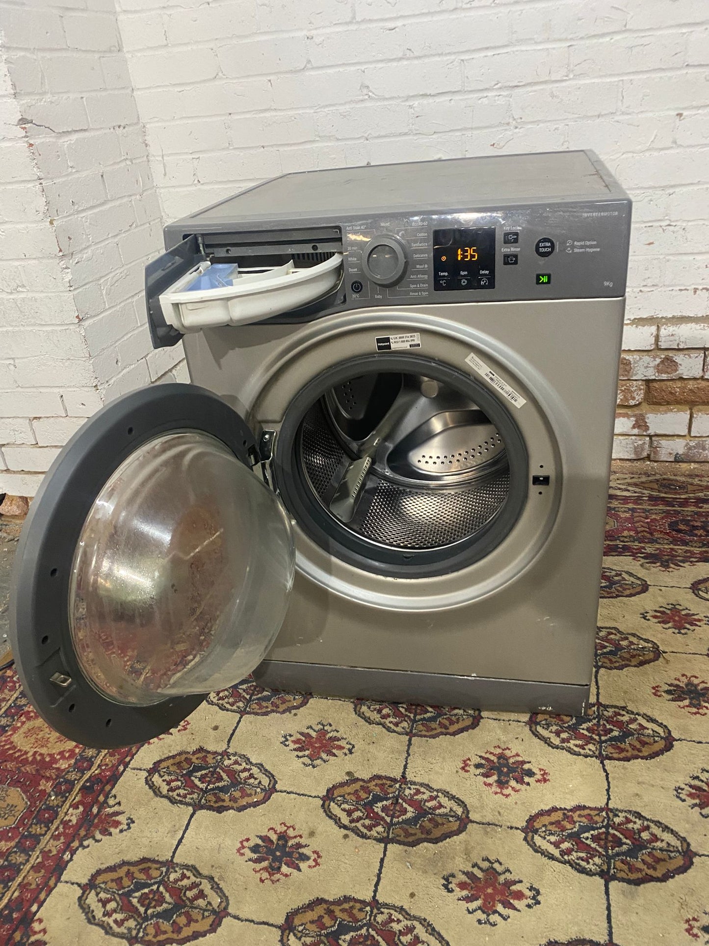 Beautiful Hotpoint Latest Model Grey 9KG Washing Machine For Sale