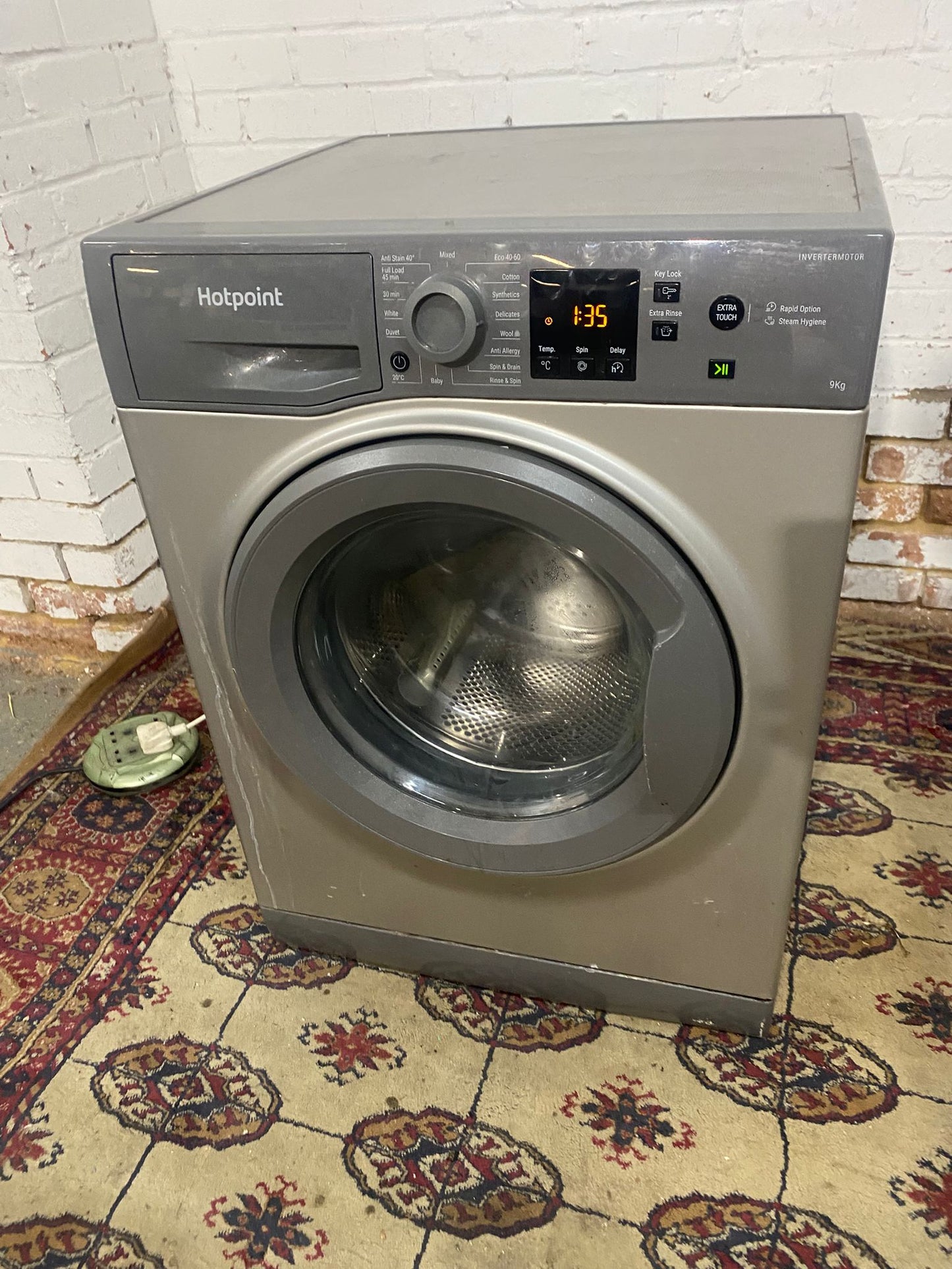 Beautiful Hotpoint Latest Model Grey 9KG Washing Machine For Sale