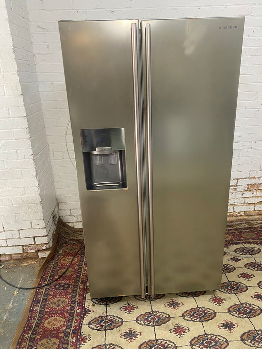 ✅🚚Beautiful Samsung Grey Samsung American With Ice/Water Dispenser Fridge Freezer For Sale