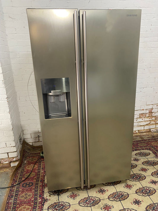 ✅🚚Beautiful Samsung Grey Samsung American With Ice/Water Dispenser Fridge Freezer For Sale