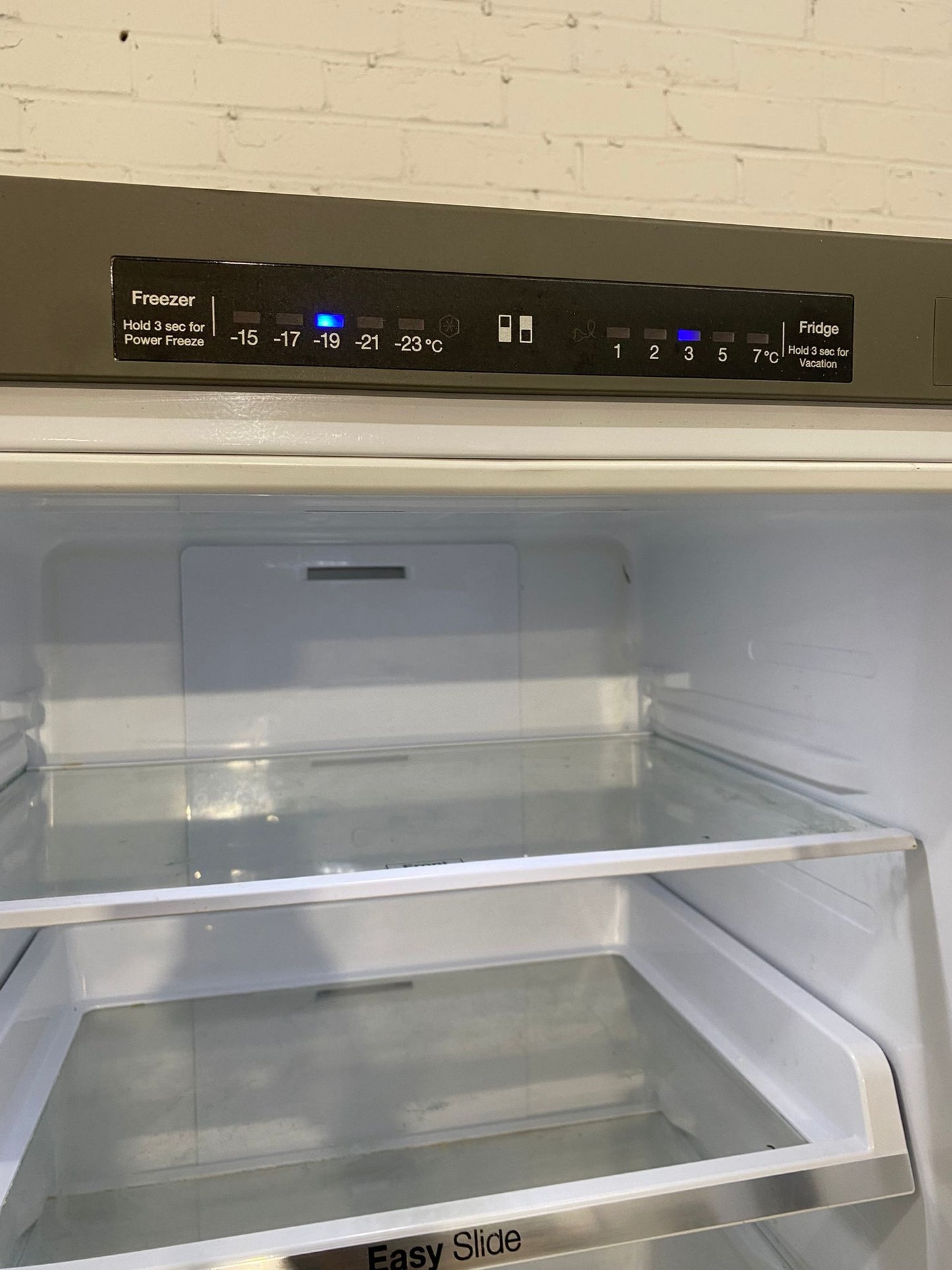 Beautiful Samsung Digital Inverter Grey Fridge Freezer For Sale