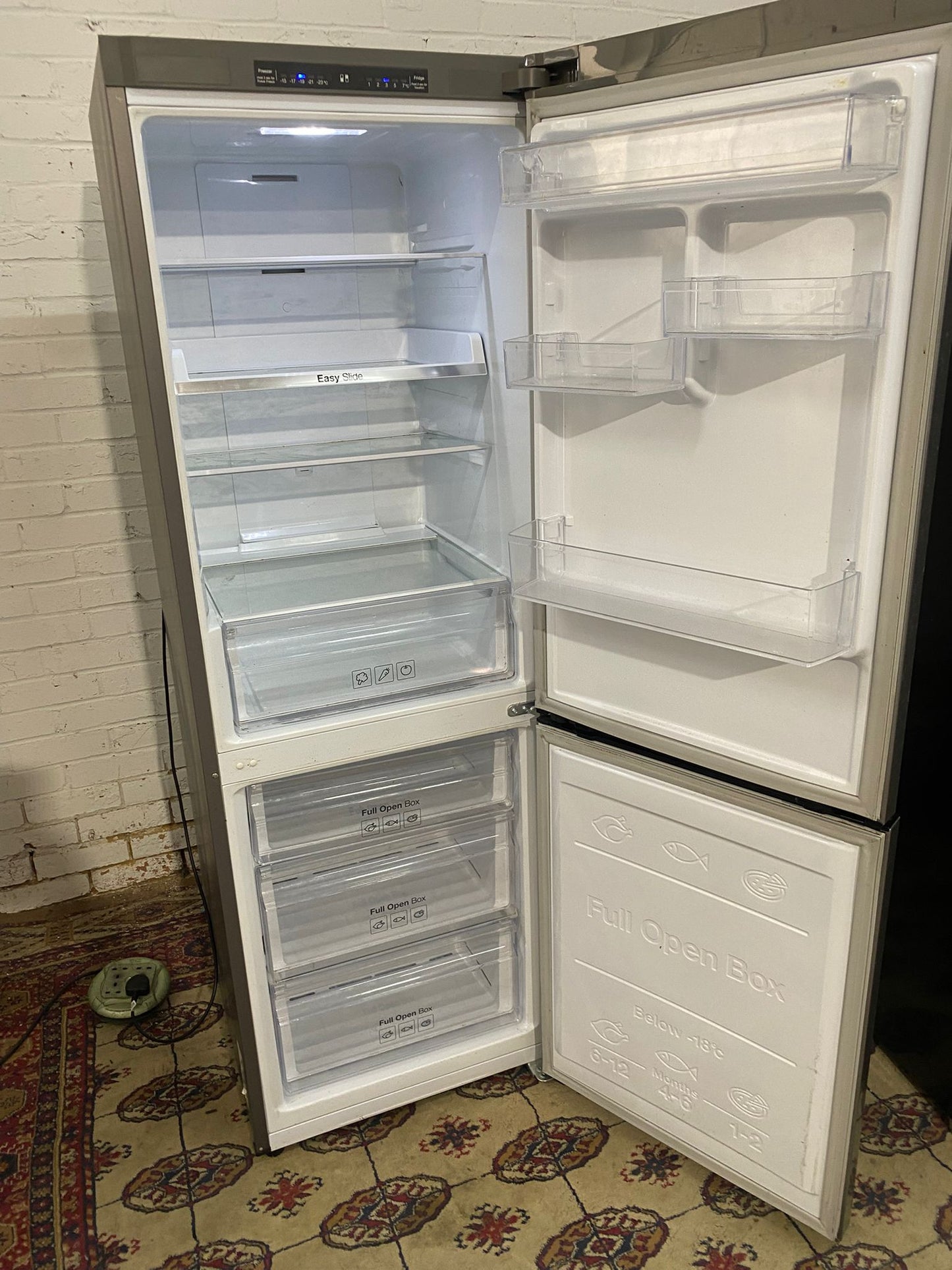 Beautiful Samsung Digital Inverter Grey Fridge Freezer For Sale
