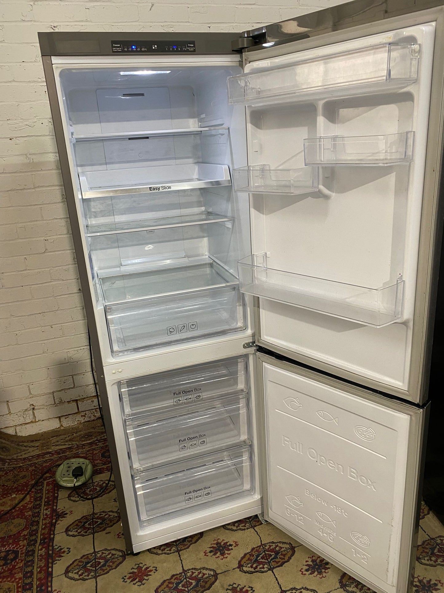 Beautiful Samsung Digital Inverter Grey Fridge Freezer For Sale