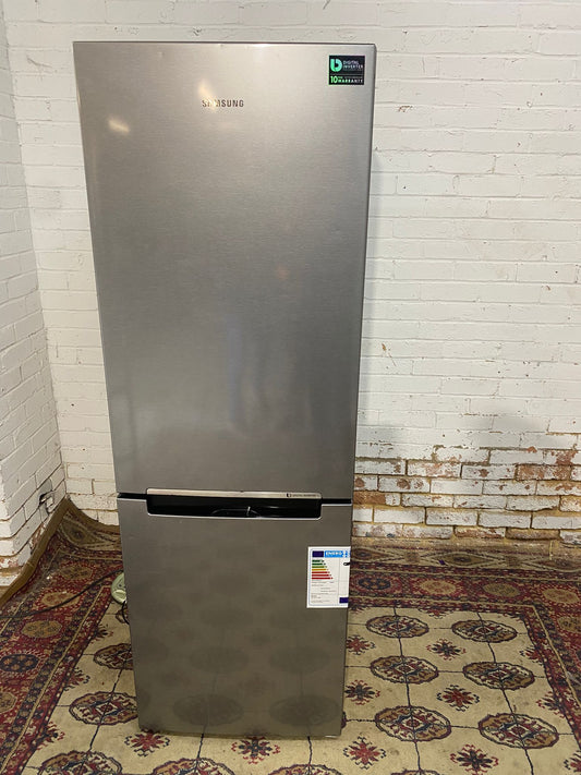 Beautiful Samsung Digital Inverter Grey Fridge Freezer For Sale