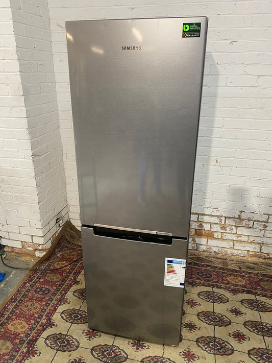 Beautiful Samsung Digital Inverter Grey Fridge Freezer For Sale