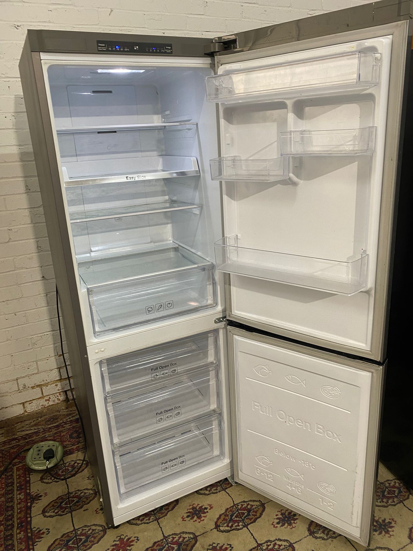 Beautiful Samsung Digital Inverter Grey Fridge Freezer For Sale