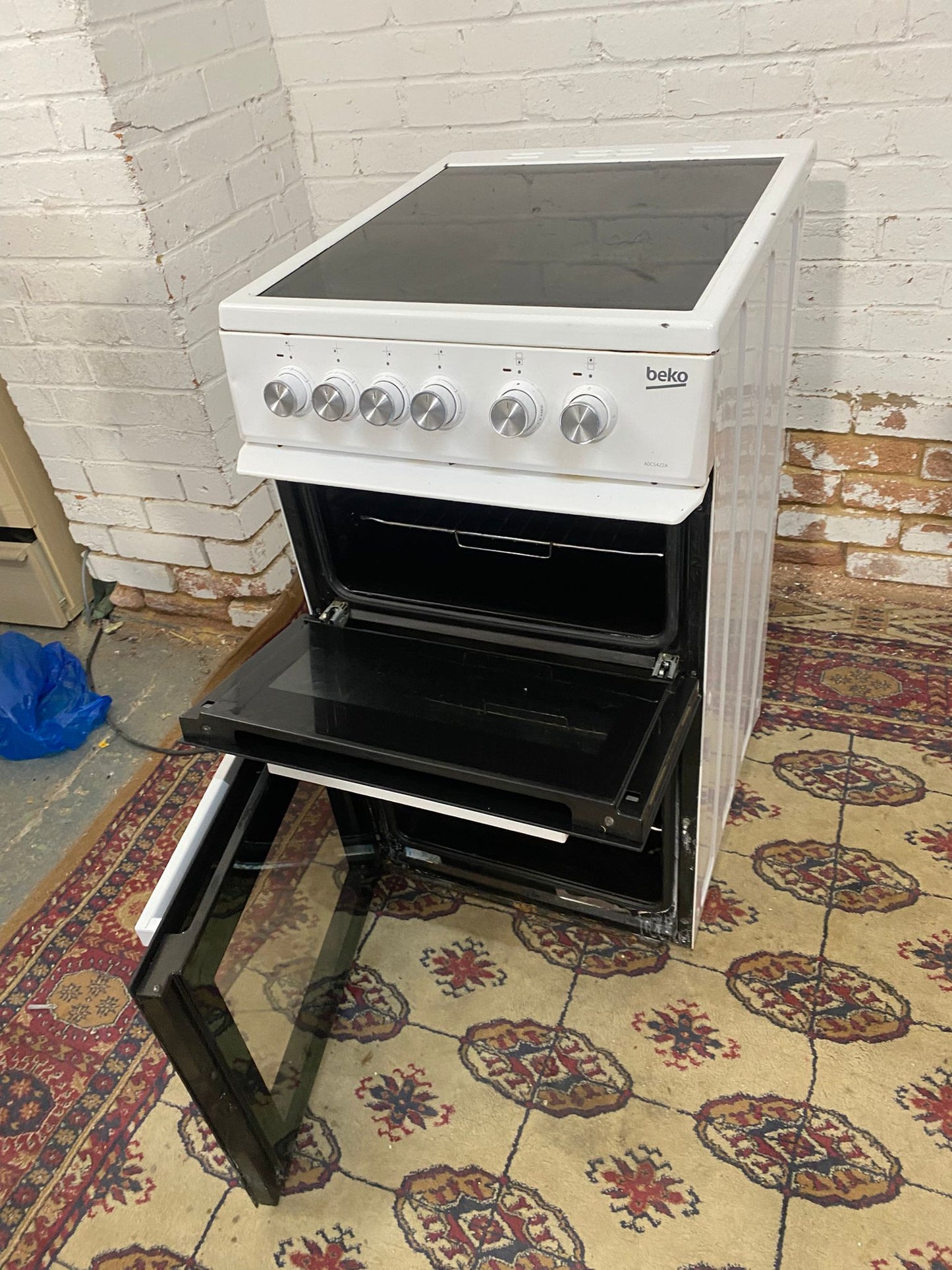Beautiful 50 CM Amica White Electric Ceramic Cooker With Oven/Grill For Sale
