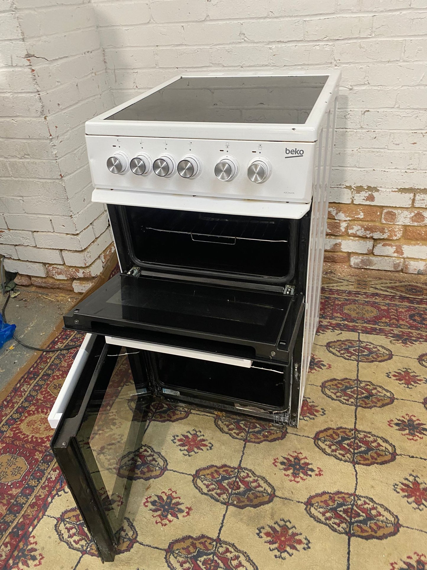 Beautiful 50 CM Amica White Electric Ceramic Cooker With Oven/Grill For Sale