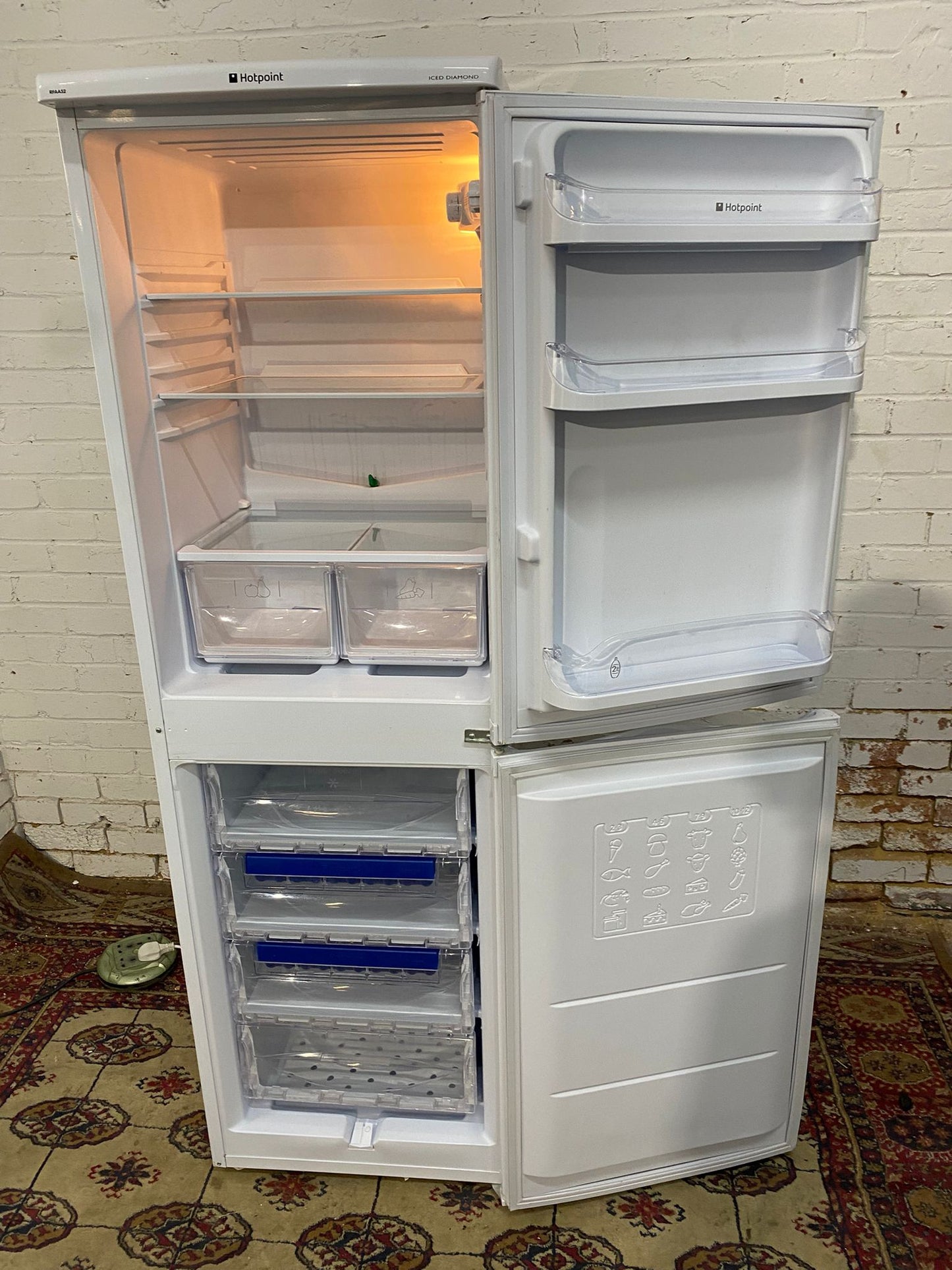 Beautiful Hotpoint White First Edition Frost Free Fridge Freezer 50/50 For Sale