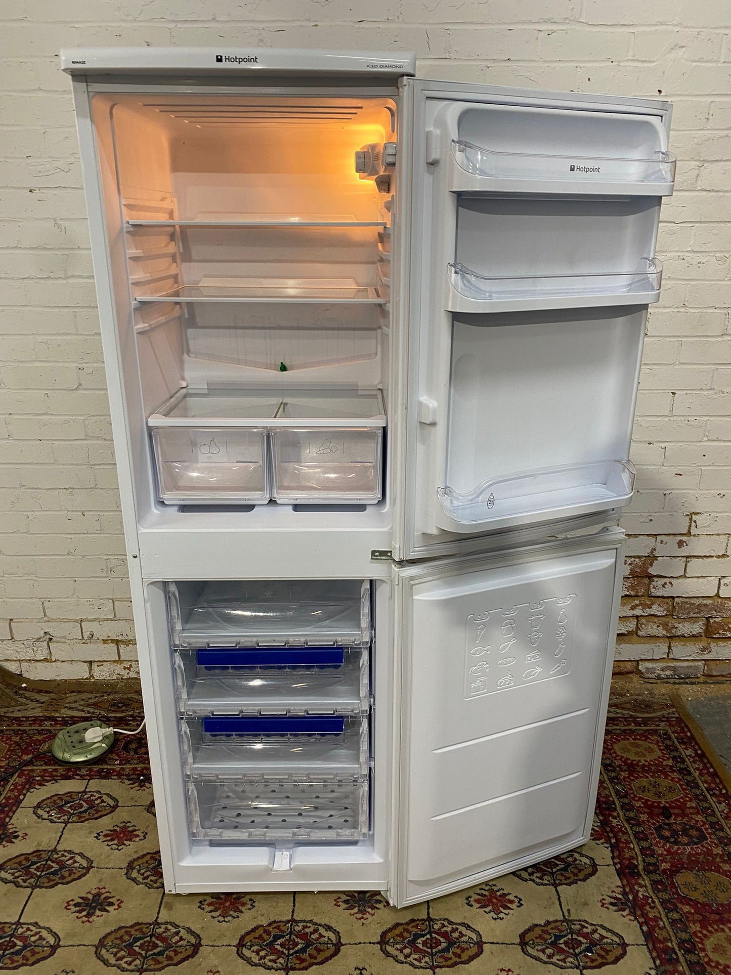 Beautiful Hotpoint White First Edition Frost Free Fridge Freezer 50/50 For Sale