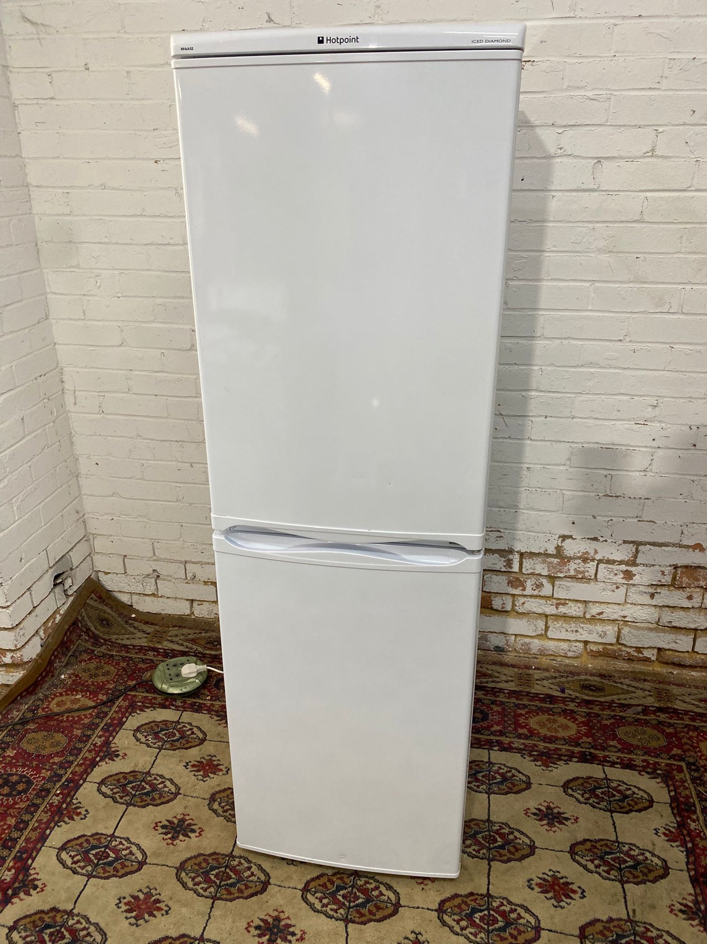 Beautiful Hotpoint White First Edition Frost Free Fridge Freezer 50/50 For Sale